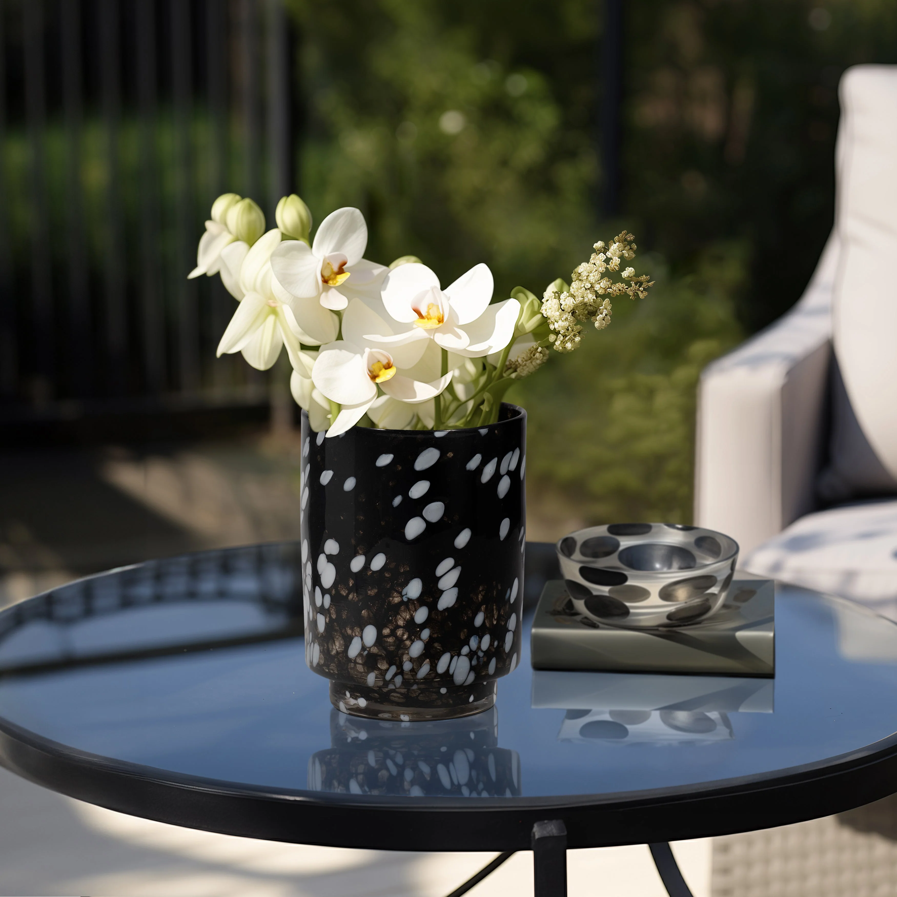 9" Hennie Medium Black & White Glass Vase - Image 9
