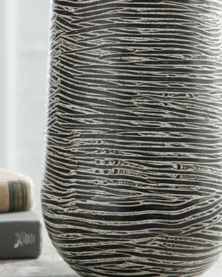 Fynn Vase -A2000515 - Image 3