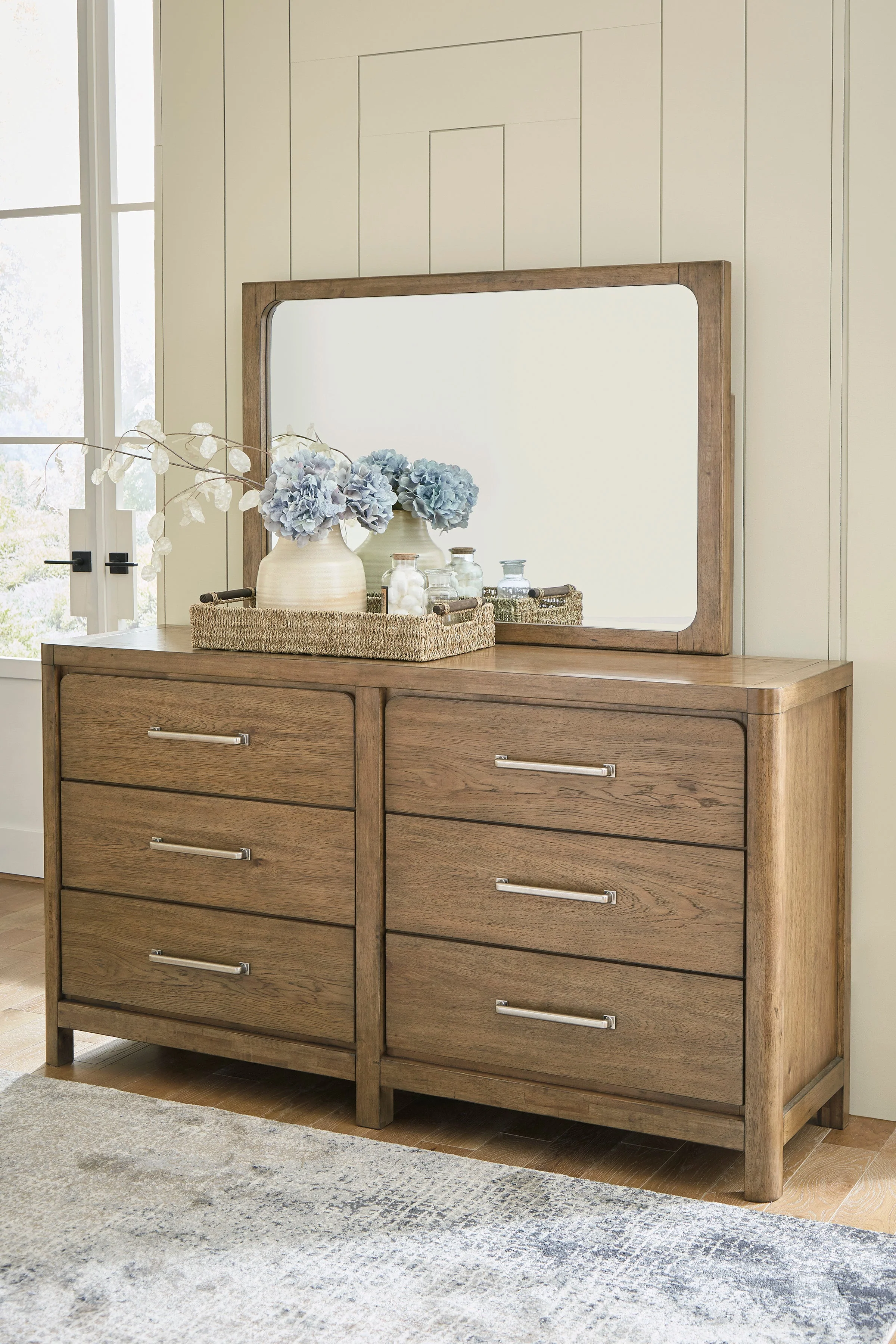 Cabalynn King Bed No Chest - Image 6