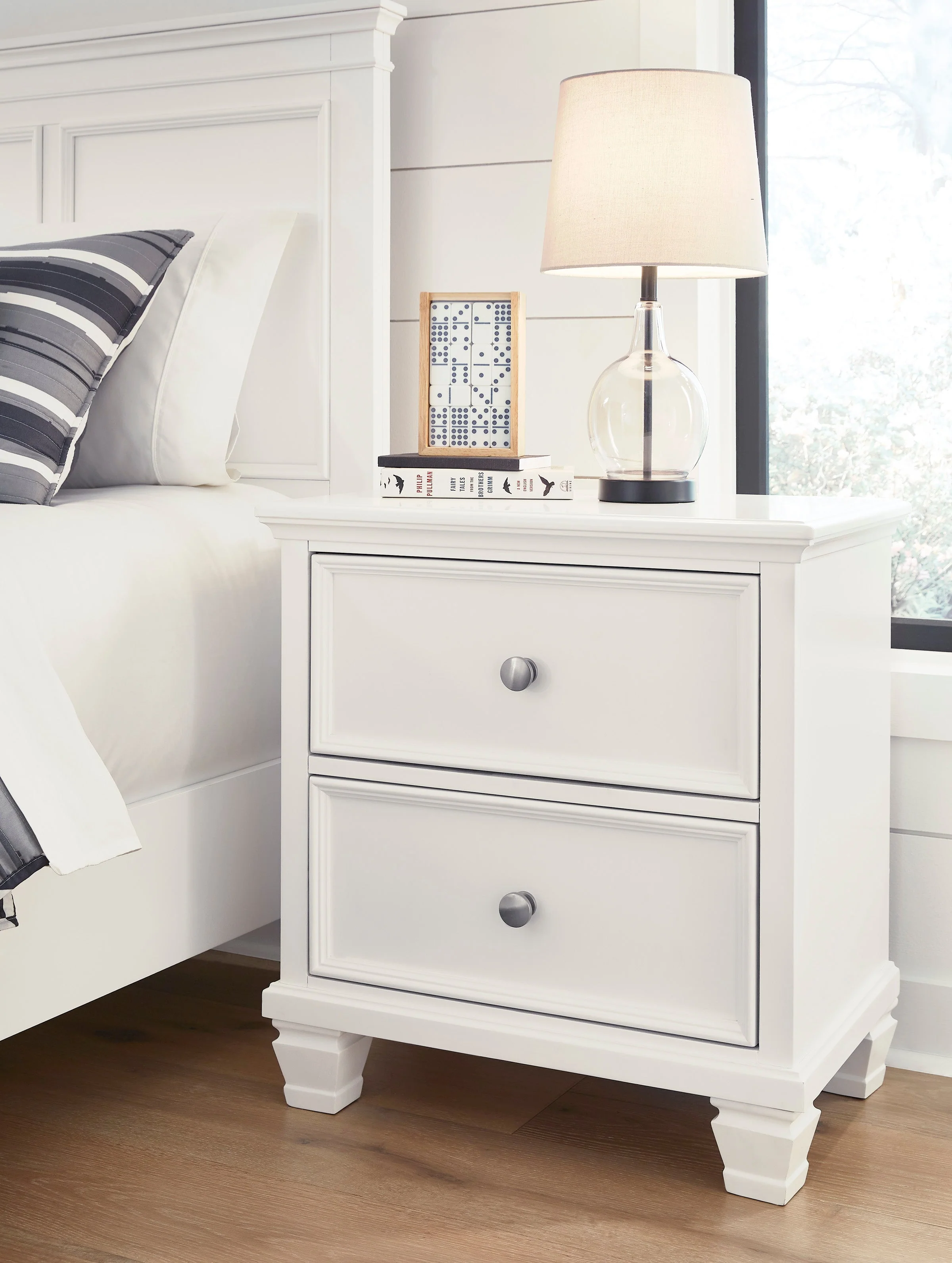 Fortman king bedroom set with chest - Image 18