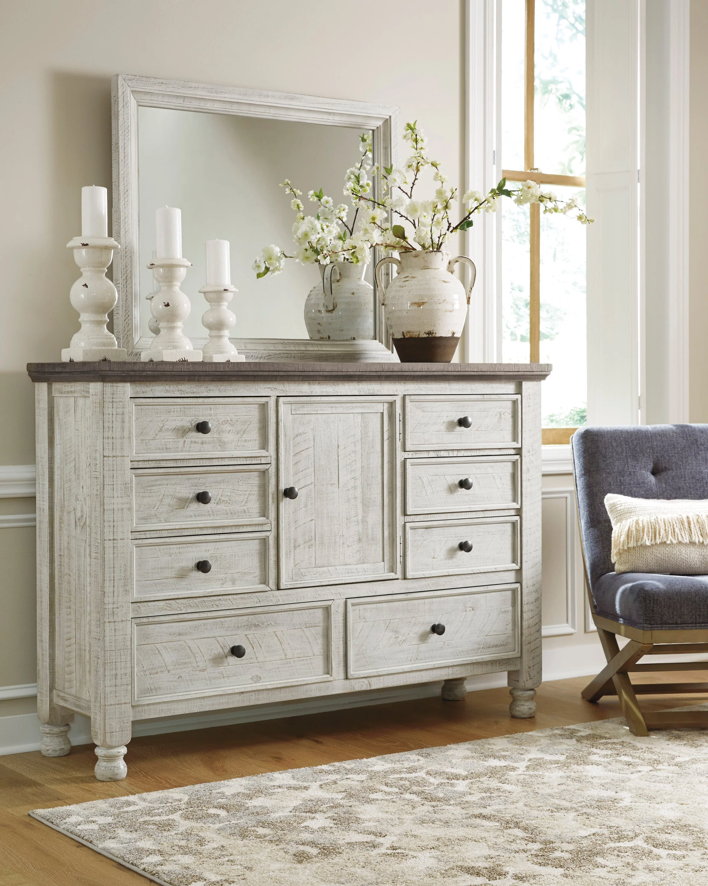 Havalance 8 Drawer Dresser - Image 2