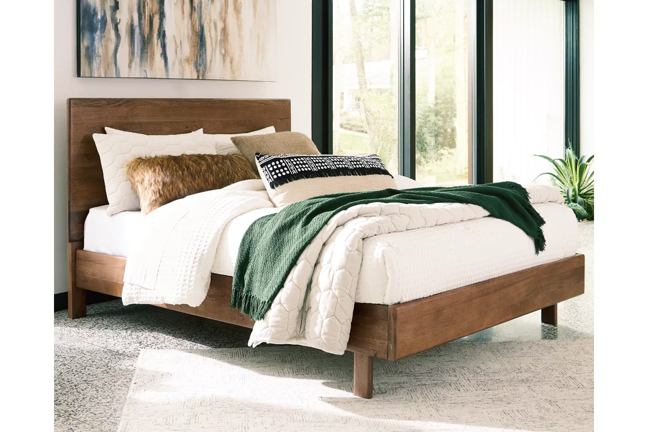 Isanti King Panel Bedroom - Image 3