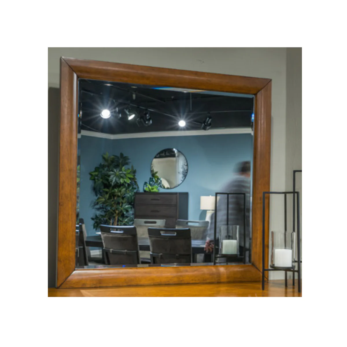 Lyncott Dresser and Mirror - Image 2