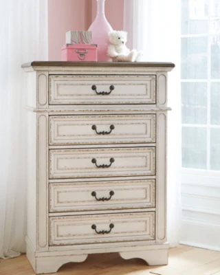 Realyn Chest of Drawers - Image 2