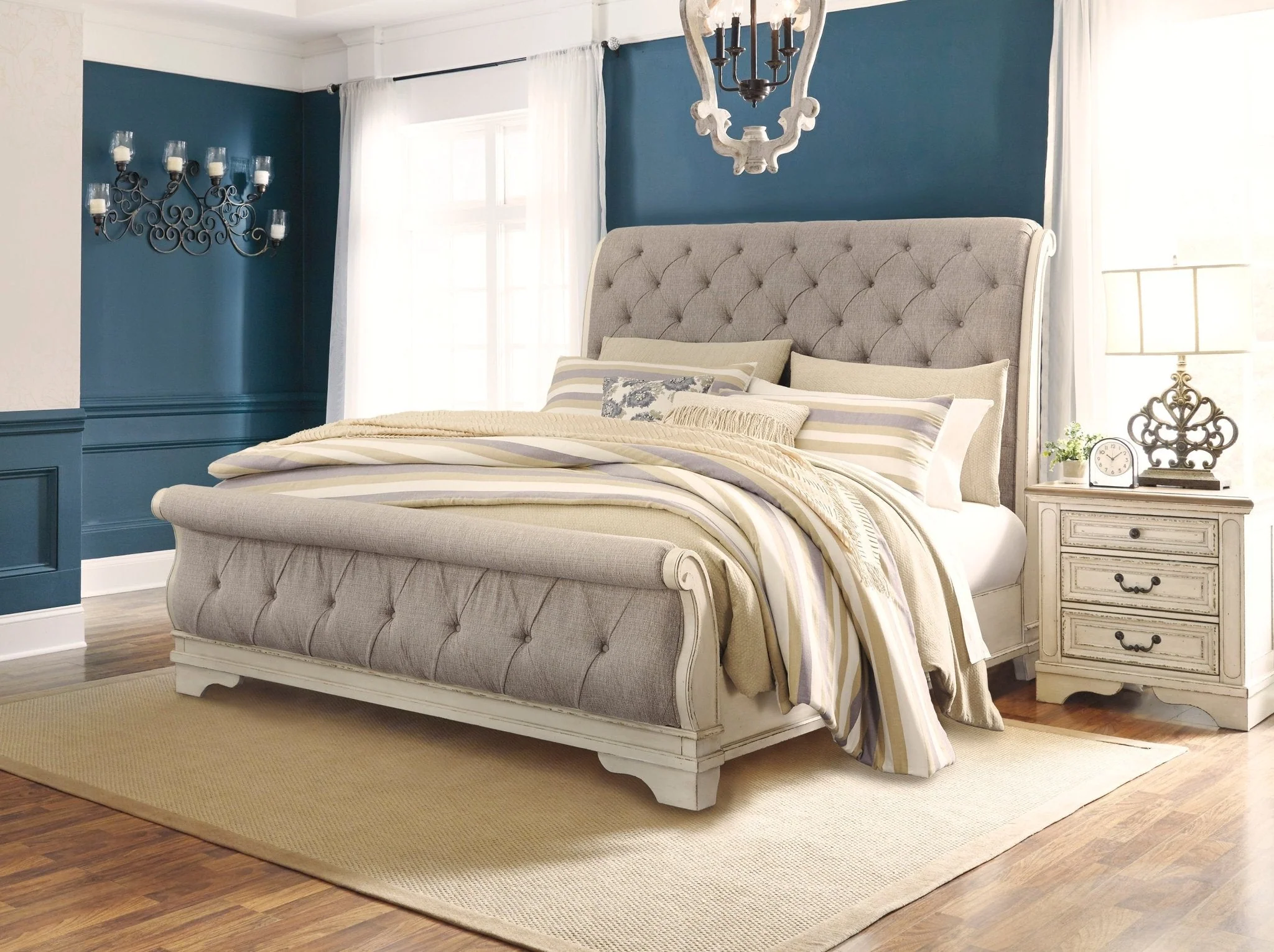 Realyn King bedroom Sleigh Package - Image 11
