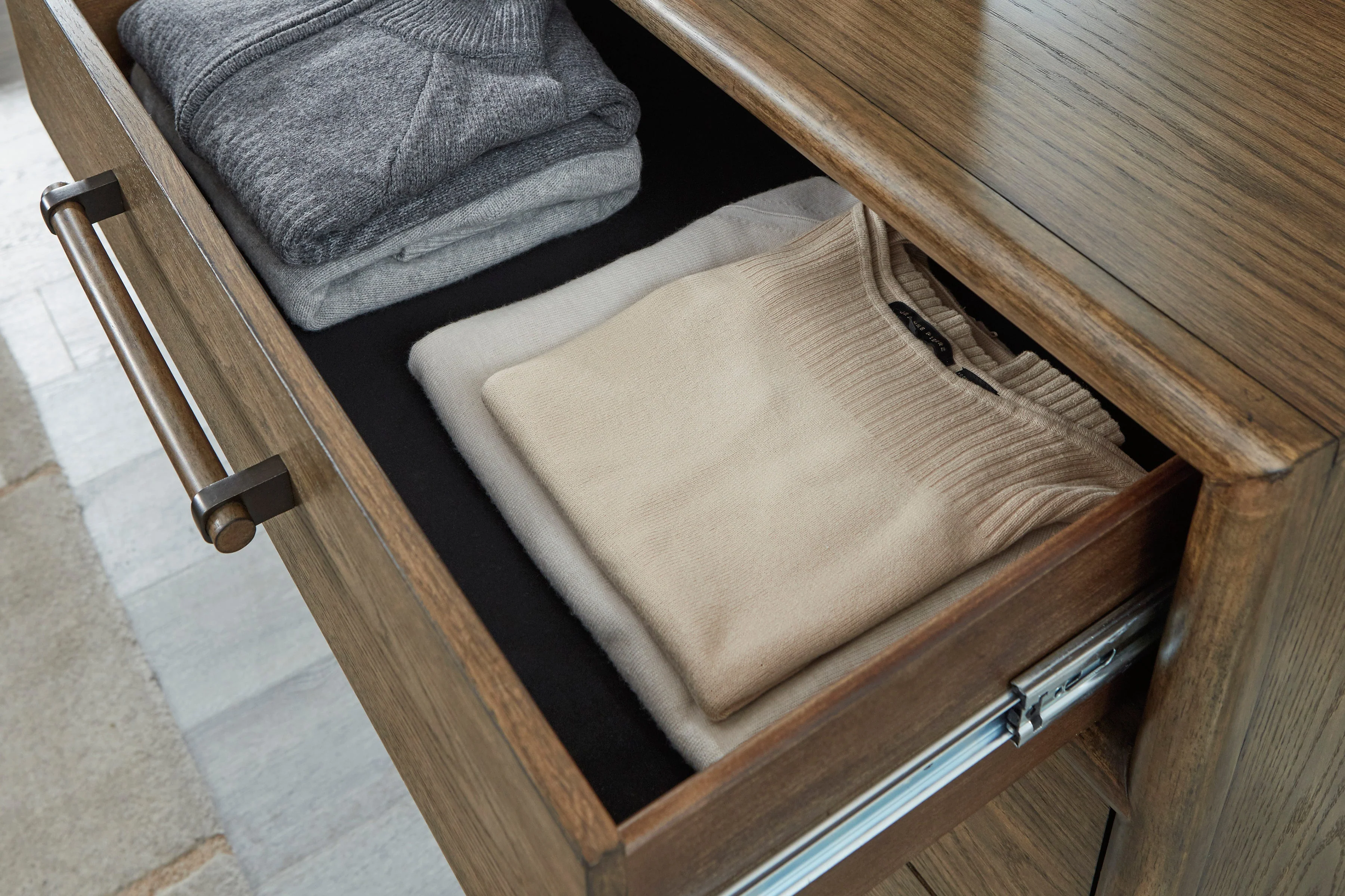 Roanhowe Dresser - Image 2