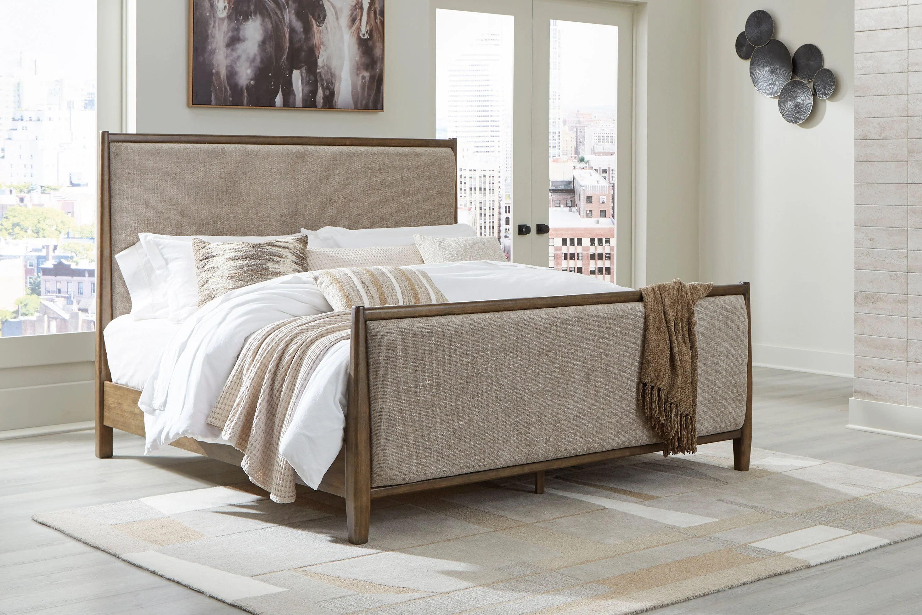Roanhowe Queen Bed - Image 3