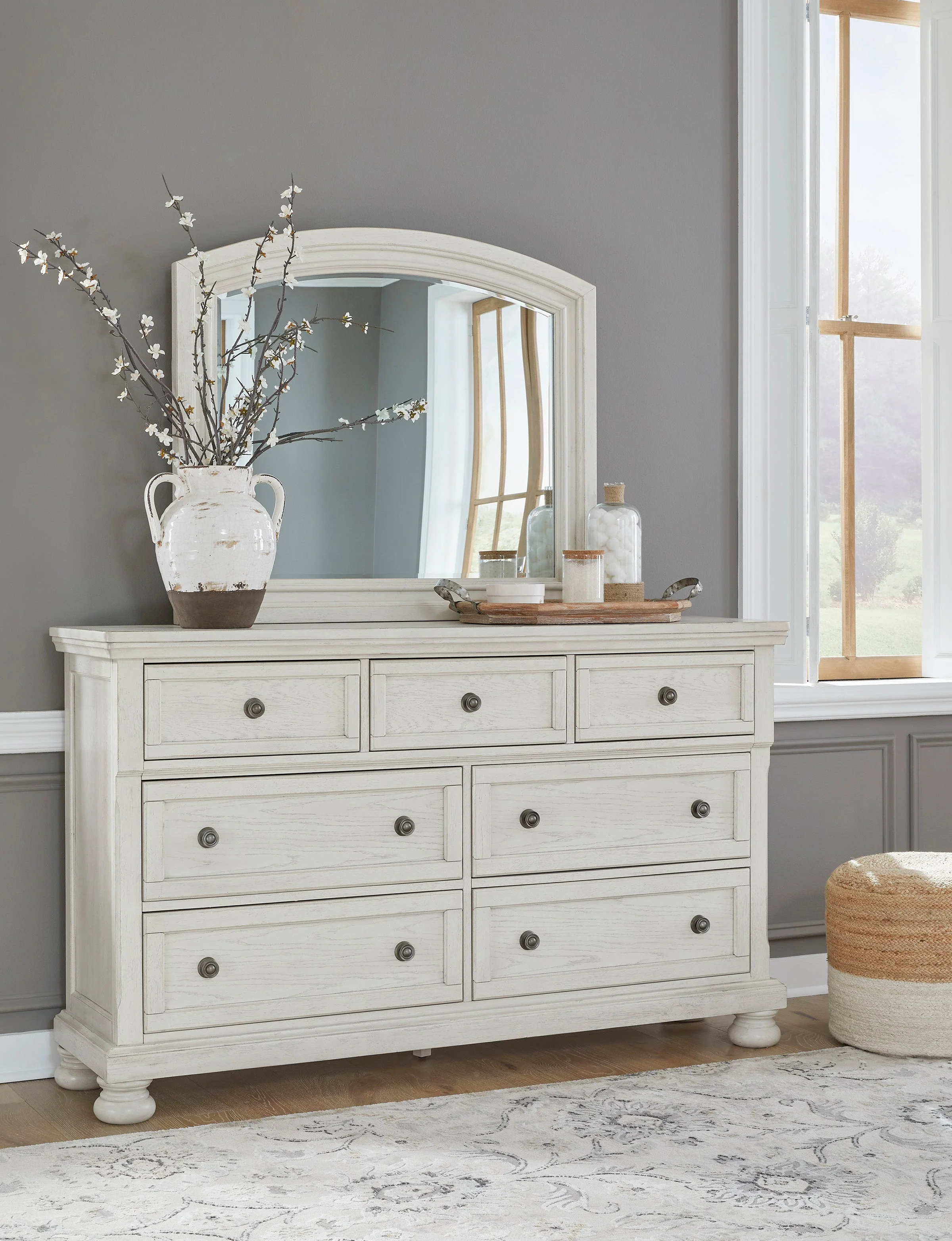 Robbinsdale King Sleigh Bedroom Set - Image 5