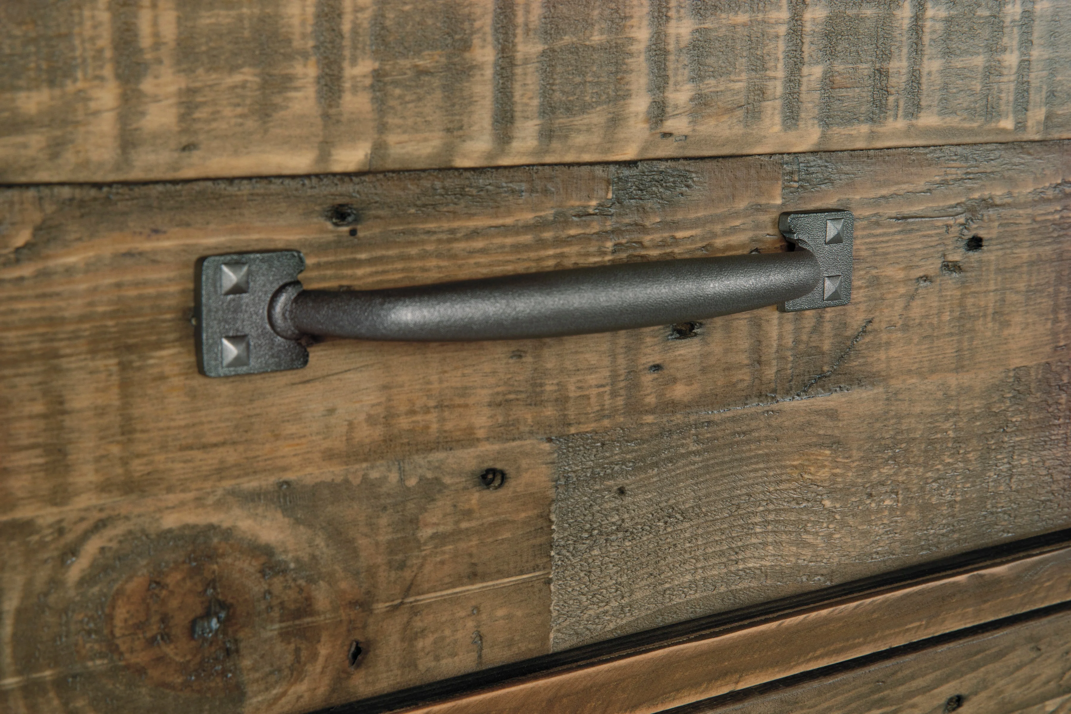 Sommerford Five Drawer Chest - Image 5