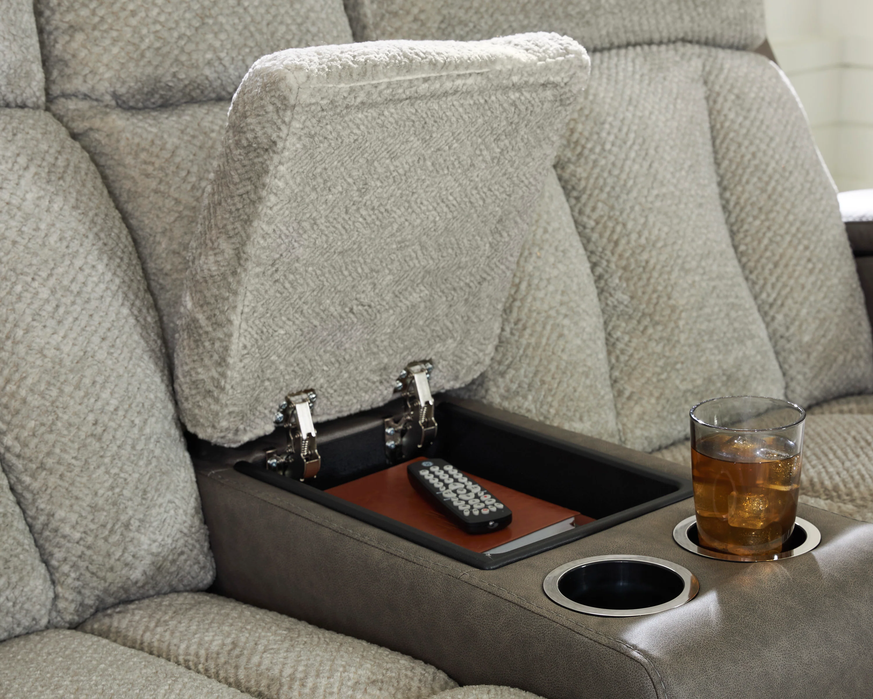 Stately Check PWR Set /ADJ Headrest - Image 26