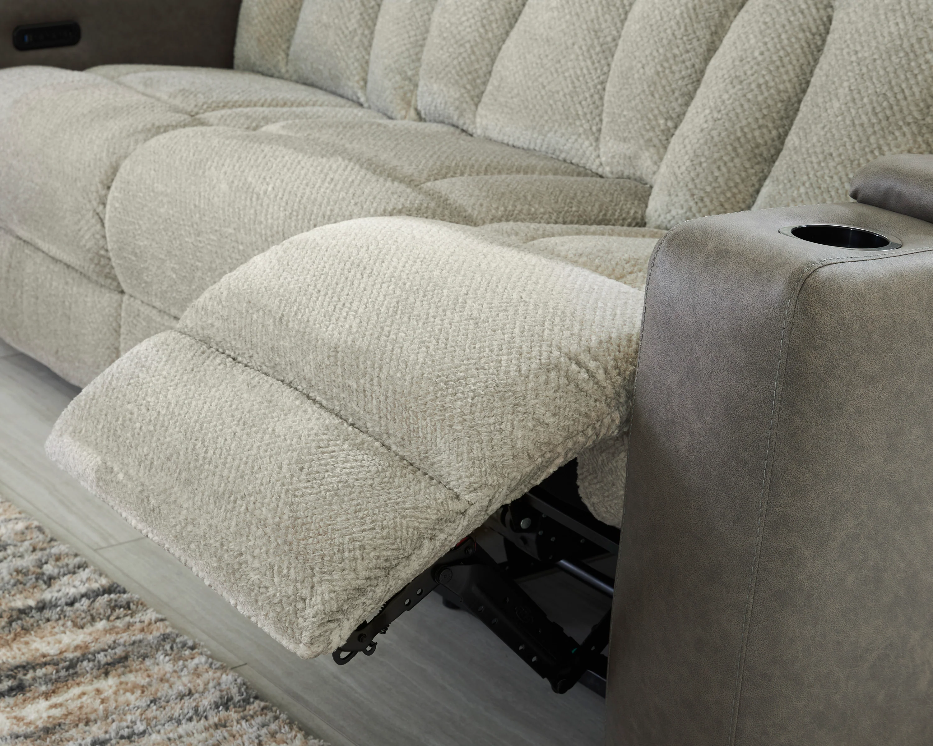 Stately Check PWR Set /ADJ Headrest - Image 31