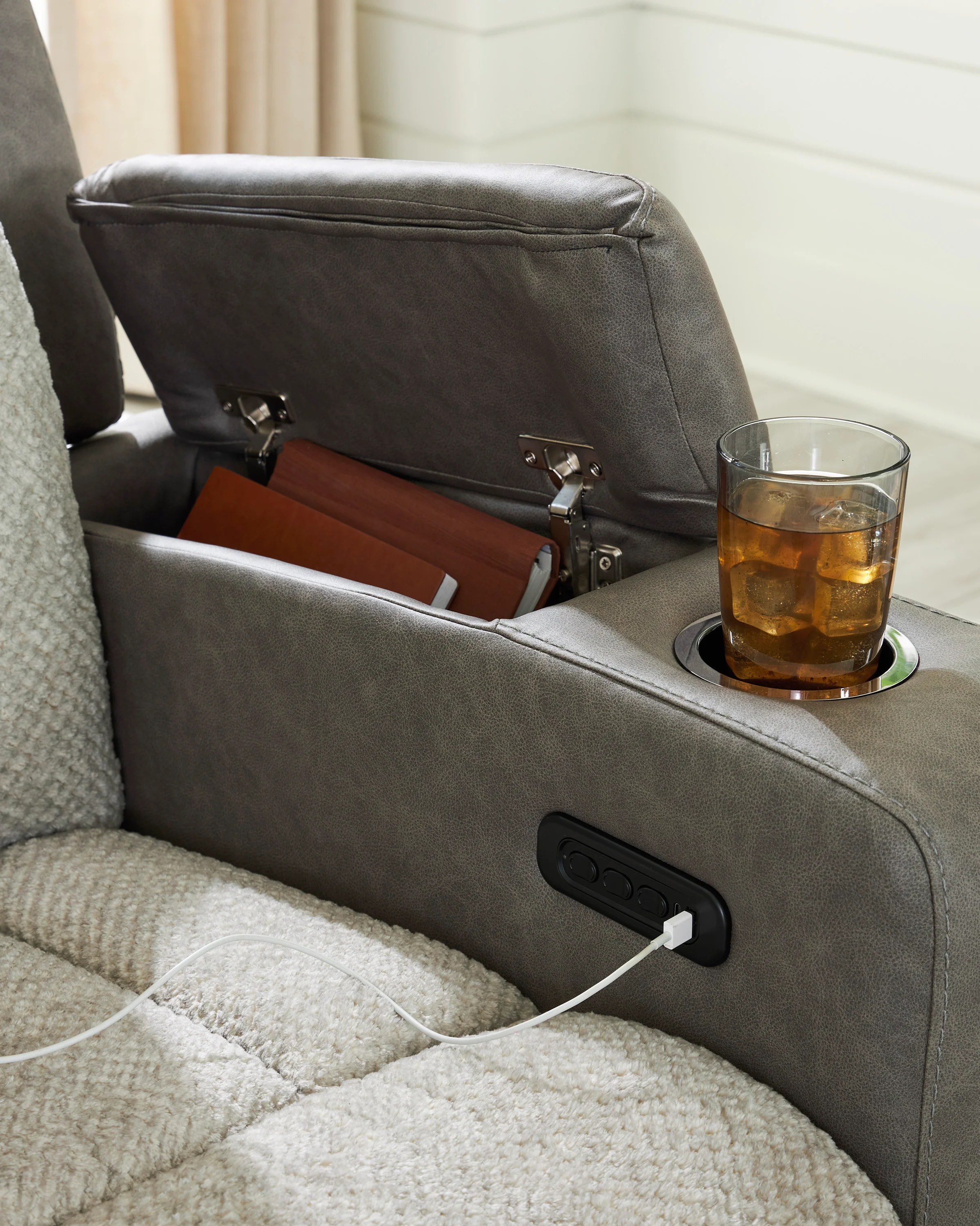 Stately Check PWR Set /ADJ Headrest - Image 33