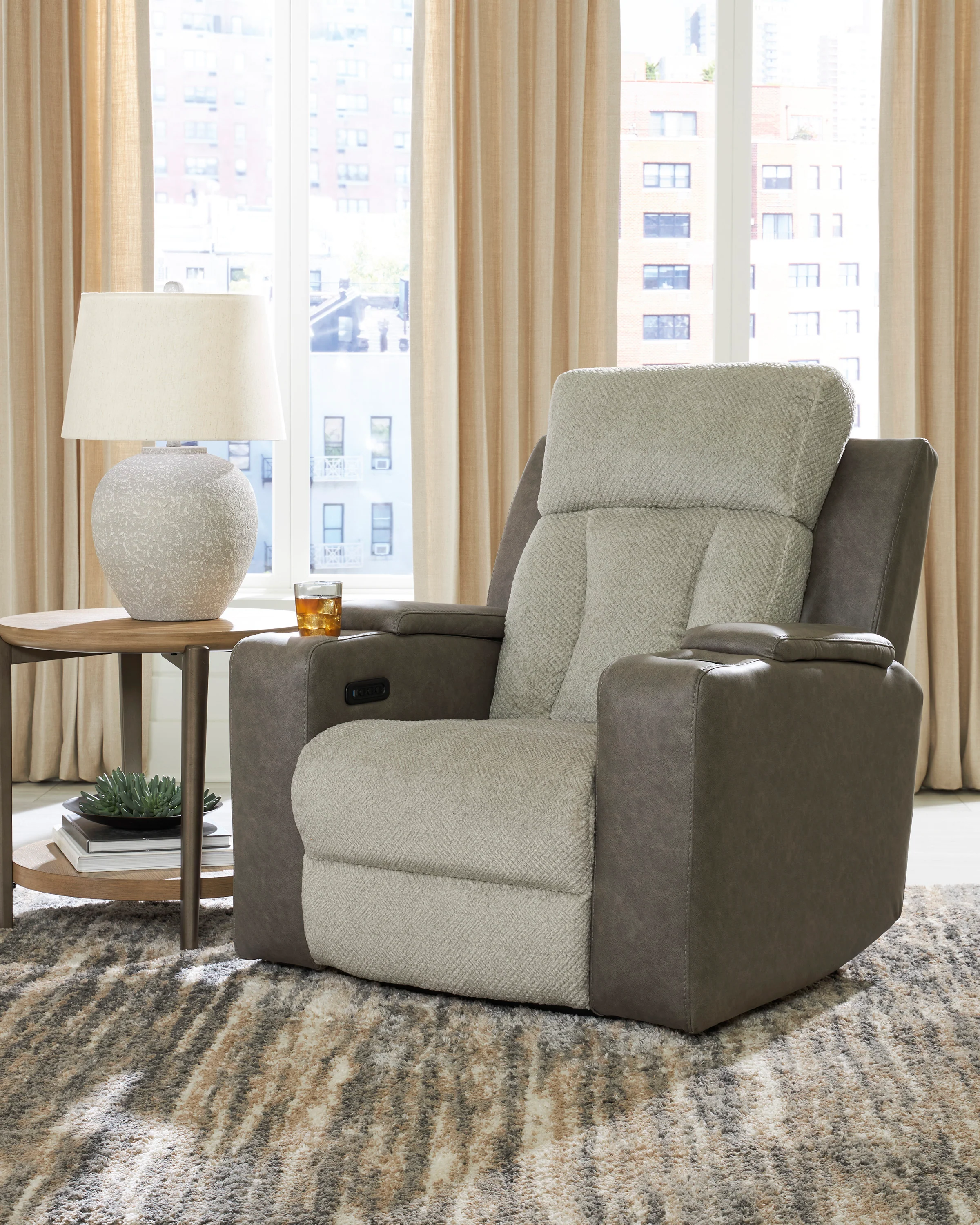 Stately Check PWR Set /ADJ Headrest - Image 7