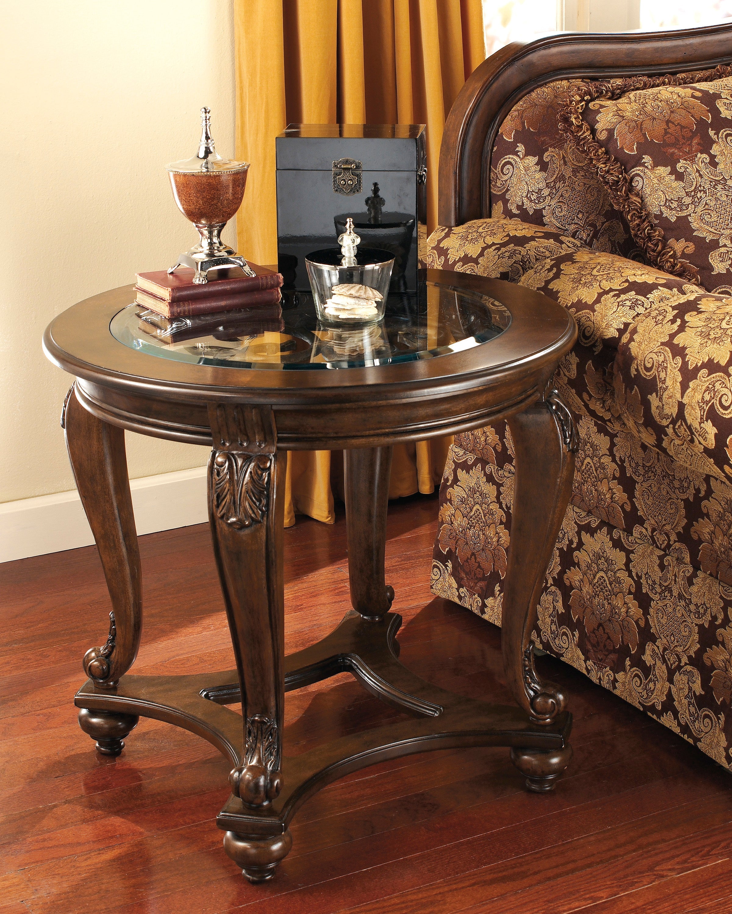 Thelmshore Round End Table - Image 2