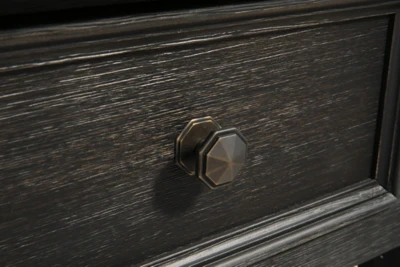 Tyler Creek End Table - Image 8
