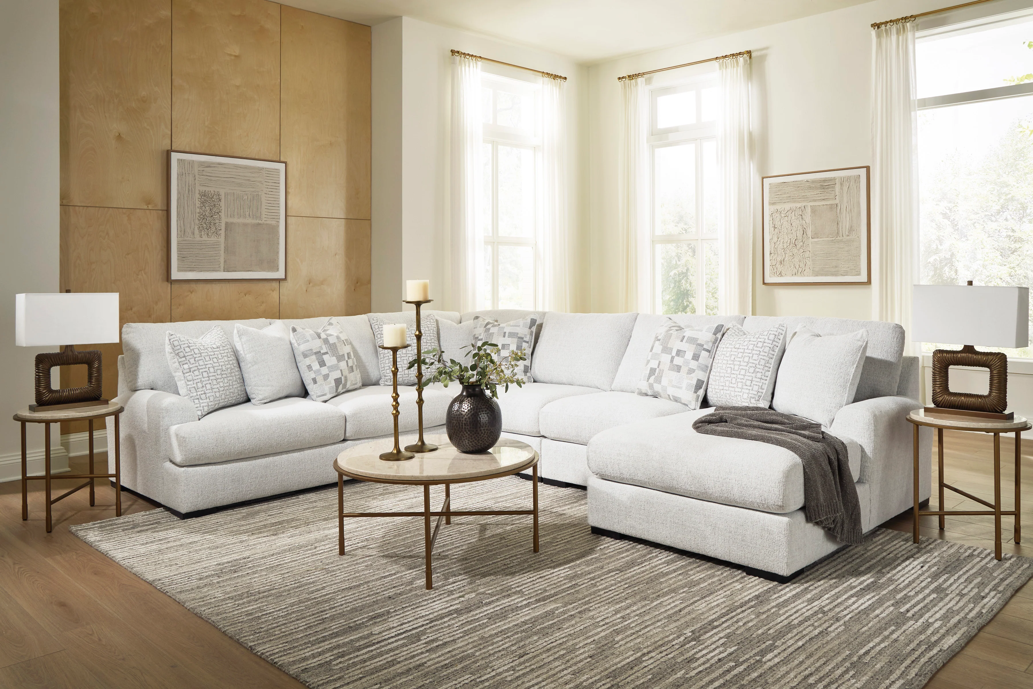 Wynncroft Manor 4-Piece Sectional - Image 2