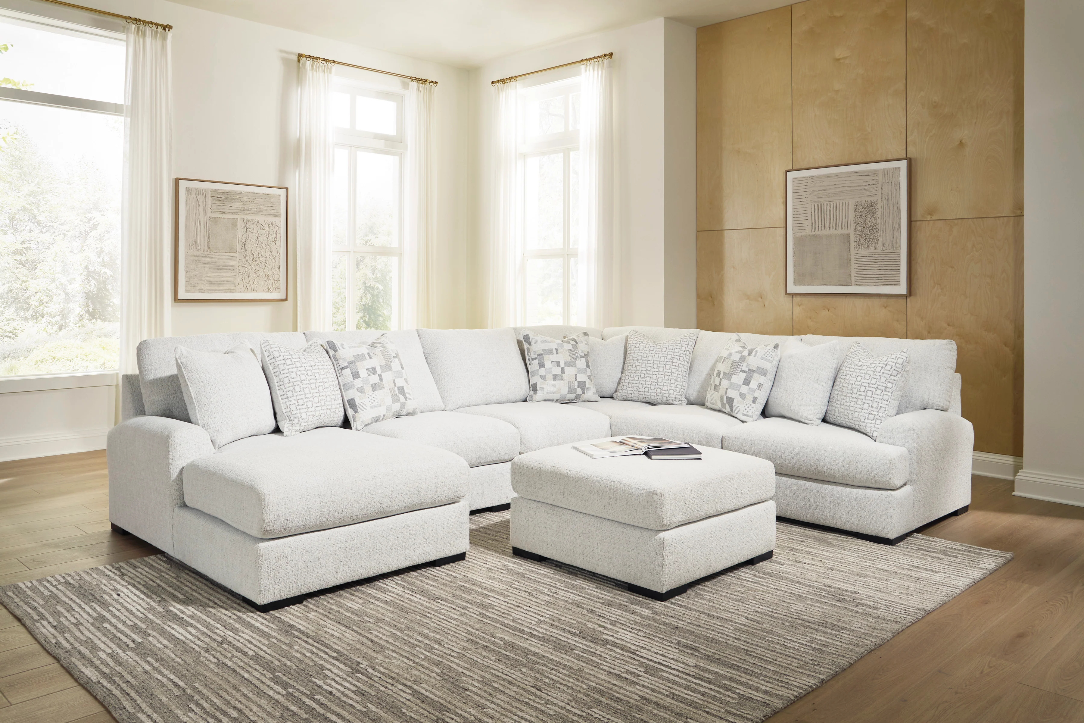 Wynncroft Manor 5-Piece Sectional with Chaise - Image 2